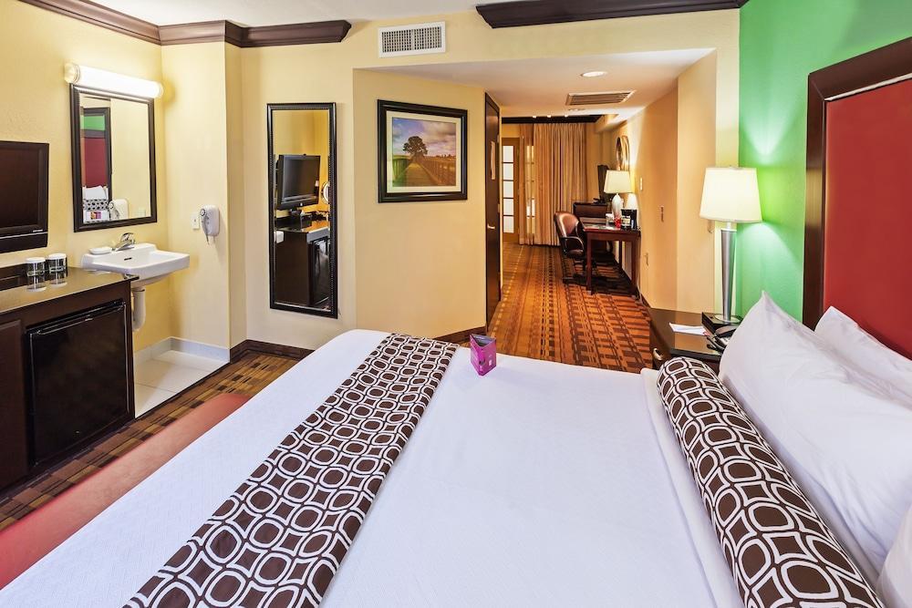 Crowne Plaza Suites Houston - Near Sugar Land Buitenkant foto
