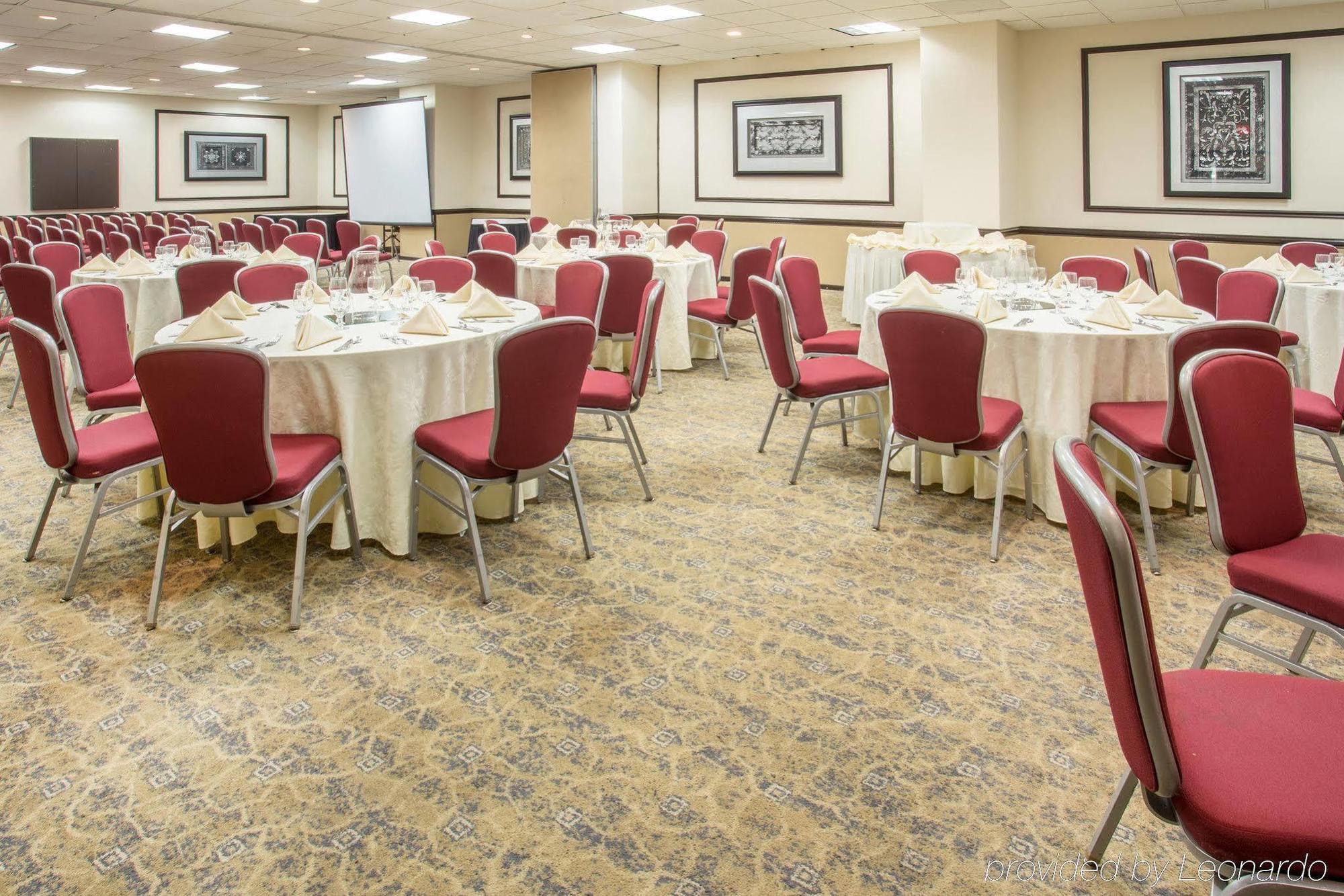 Crowne Plaza Suites Houston - Near Sugar Land Buitenkant foto