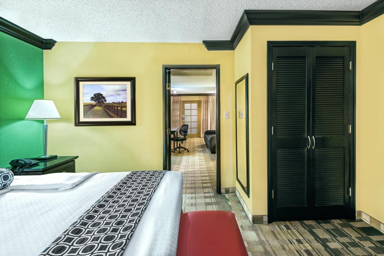 Crowne Plaza Suites Houston - Near Sugar Land Buitenkant foto