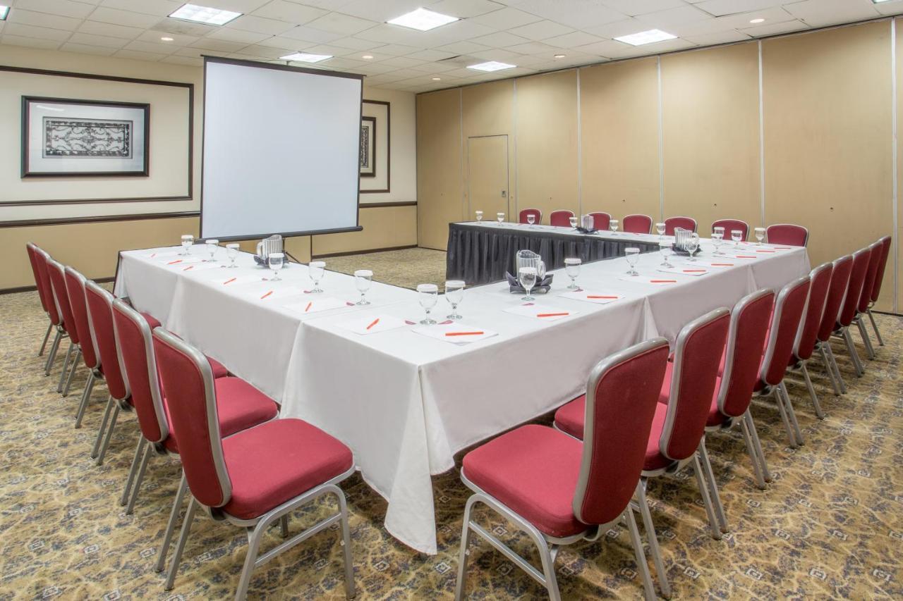 Crowne Plaza Suites Houston - Near Sugar Land Buitenkant foto